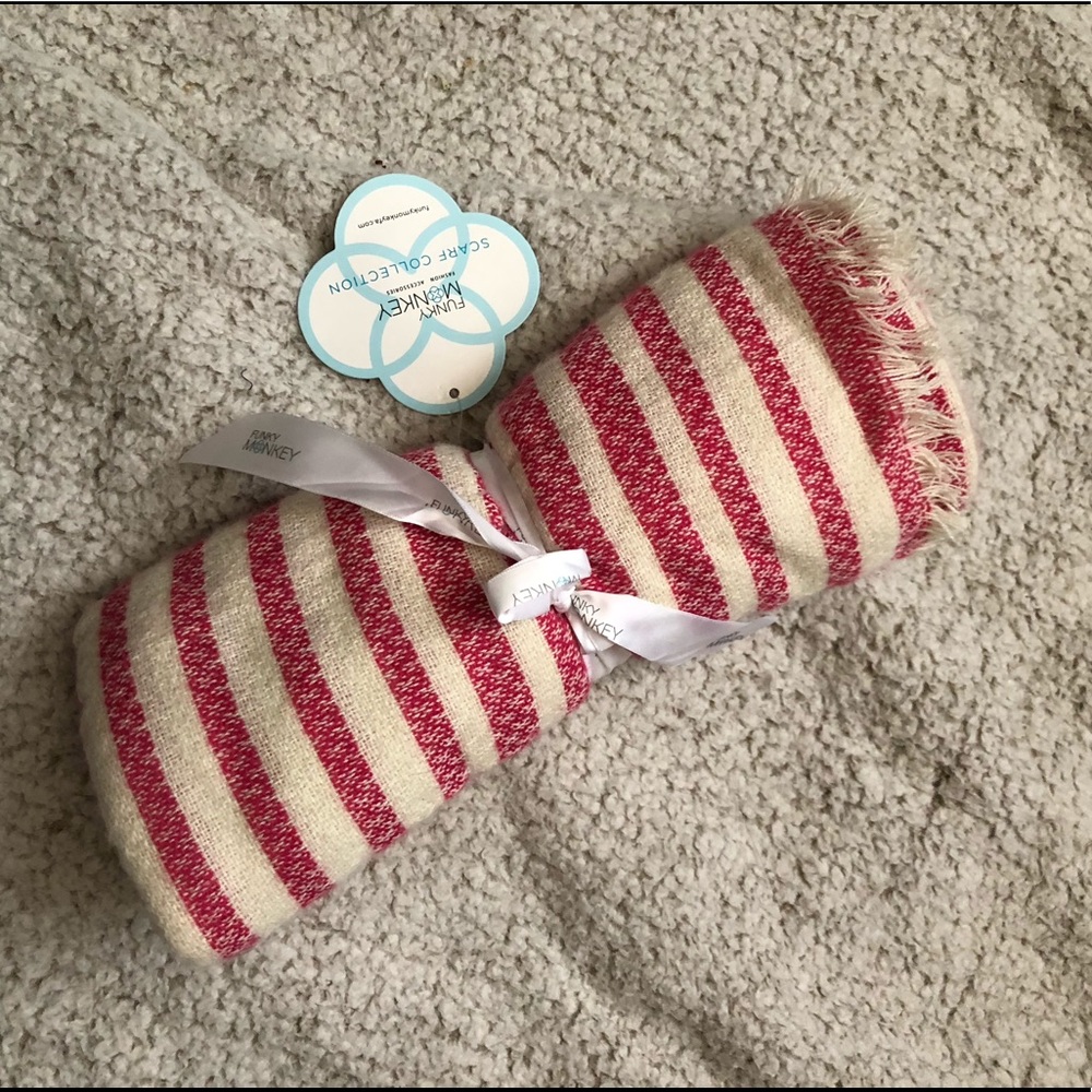 Versatile scarf/wrap